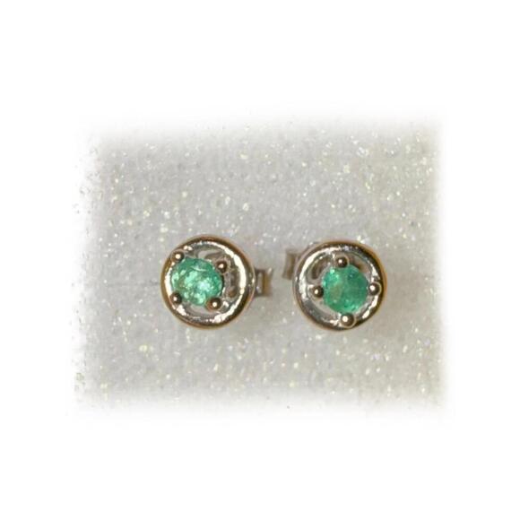 None Jewelry - NEW Elegant Silver and Green Stud Earrings- Nickel Free
